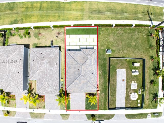 Продажа дома по адресу 715 SE 17th Ave - фото 6046385