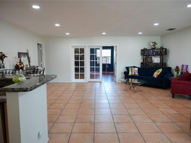 Продажа дома по адресу 19663 Hampton Dr - фото 6073665