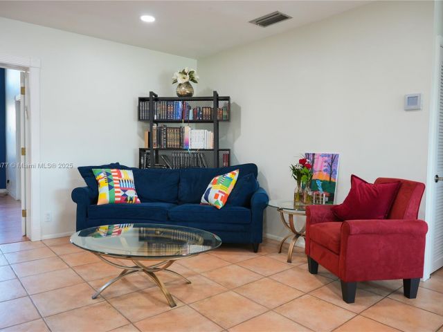 Продажа дома по адресу 19663 Hampton Dr - фото 6073666