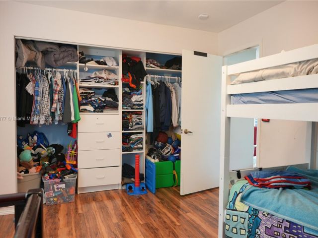 Продажа дома по адресу 19663 Hampton Dr - фото 6073673