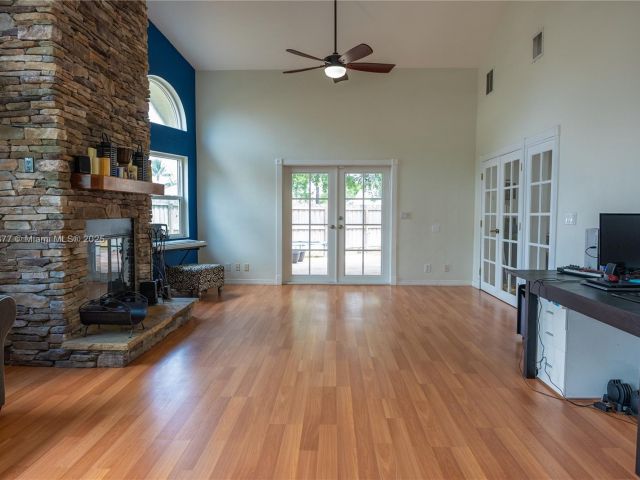 Продажа дома по адресу 19663 Hampton Dr - фото 6073674