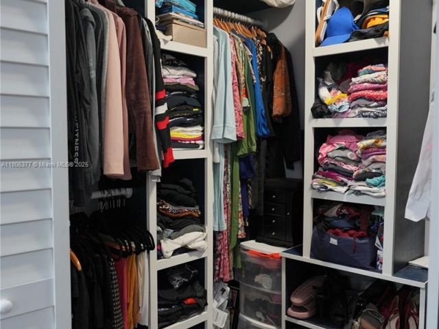 Продажа дома по адресу 19663 Hampton Dr - фото 6073675