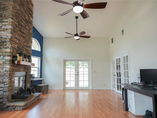 Продажа дома по адресу 19663 Hampton Dr - фото 6073681