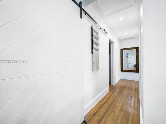 Продажа дома по адресу 13801 NE 1st Ave - фото 6132692