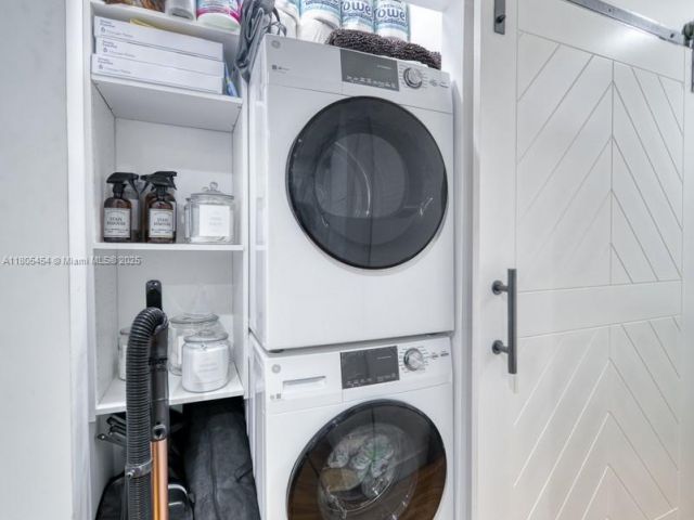 Продажа дома по адресу 13801 NE 1st Ave - фото 6132693