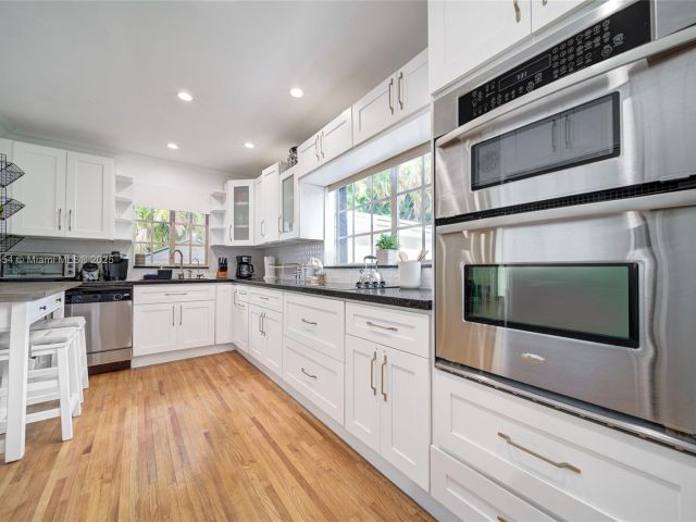 Продажа дома по адресу 13801 NE 1st Ave - фото 6132695