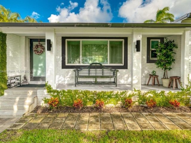 Продажа дома по адресу 13801 NE 1st Ave - фото 6132700