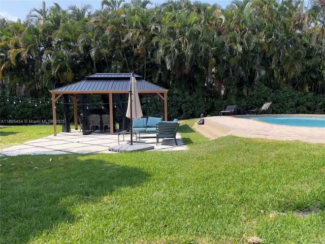 Продажа дома по адресу 13801 NE 1st Ave - фото 6132701