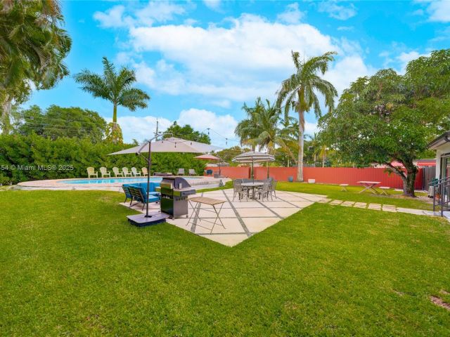 Продажа дома по адресу 13801 NE 1st Ave - фото 6132702