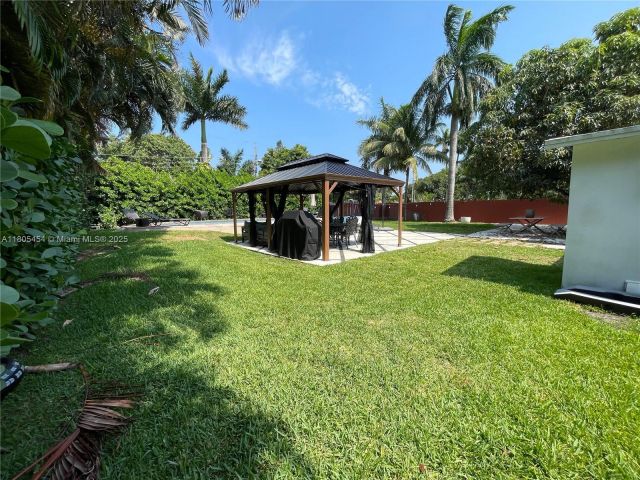 Продажа дома по адресу 13801 NE 1st Ave - фото 6132703