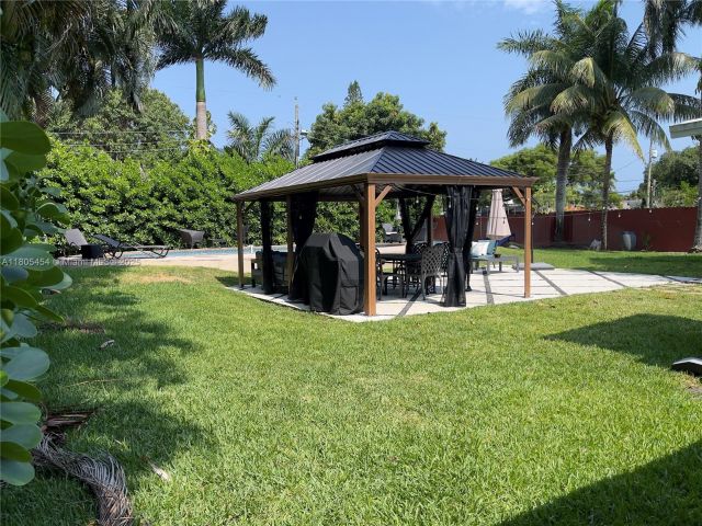 Продажа дома по адресу 13801 NE 1st Ave - фото 6132704