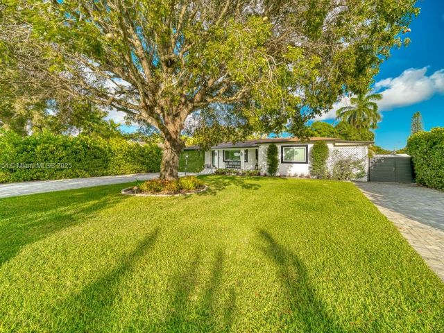 Продажа дома по адресу 13801 NE 1st Ave - фото 6132708