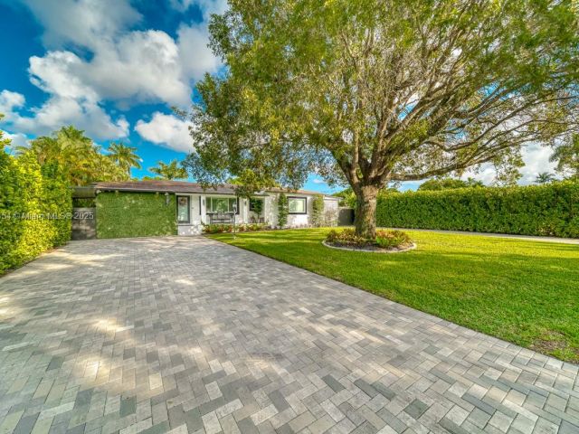 Продажа дома по адресу 13801 NE 1st Ave - фото 6132709