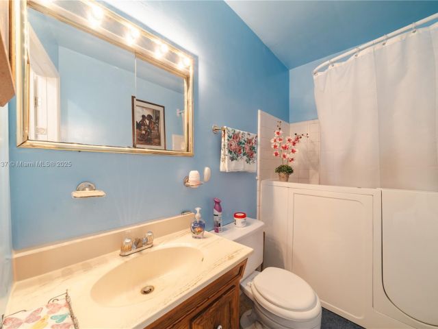 Продажа дома по адресу 3125 NW 205th St - фото 6099808