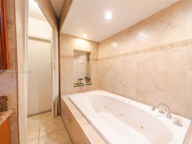 Продажа дома по адресу 3125 NW 205th St - фото 6099814