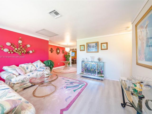 Продажа дома по адресу 3125 NW 205th St - фото 6099823