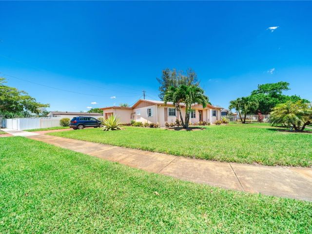 Продажа дома по адресу 3125 NW 205th St - фото 6099824