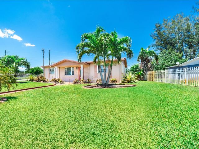 Продажа дома по адресу 3125 NW 205th St - фото 6099825