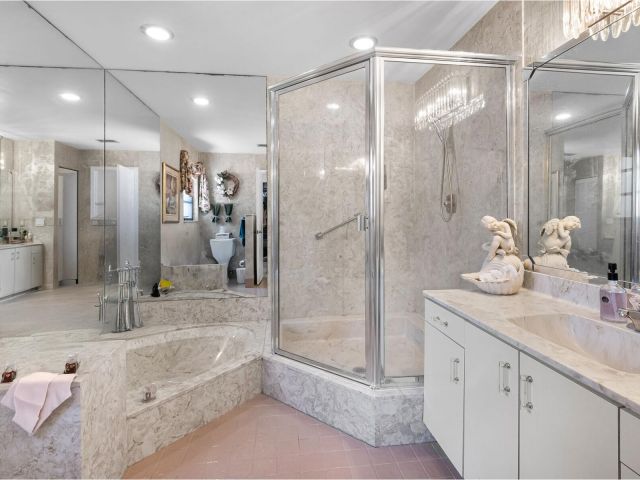 Продажа дома по адресу 840 SW 20th Street - фото 6059810