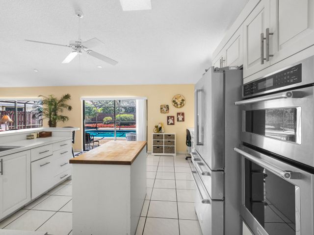 Продажа дома по адресу 840 SW 20th Street - фото 6059814