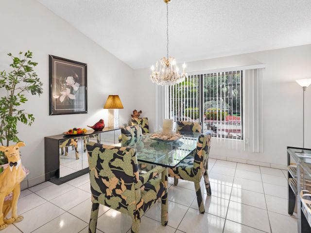 Продажа дома по адресу 840 SW 20th Street - фото 6059818