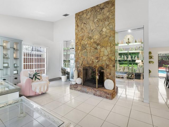 Продажа дома по адресу 840 SW 20th Street - фото 6059819