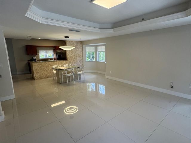 Дом в аренду по адресу 2710 NE 184th Ter - фото 6058533