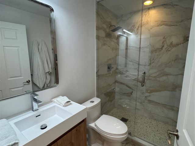 Дом в аренду по адресу 2710 NE 184th Ter - фото 6058541