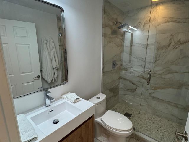 Дом в аренду по адресу 2710 NE 184th Ter - фото 6058542