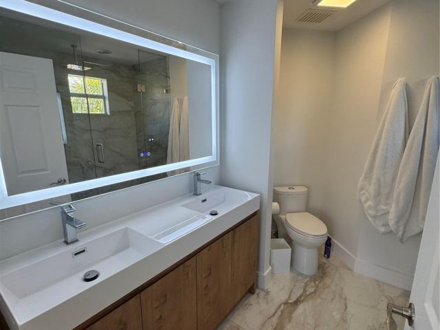 Дом в аренду по адресу 2710 NE 184th Ter - фото 6058546