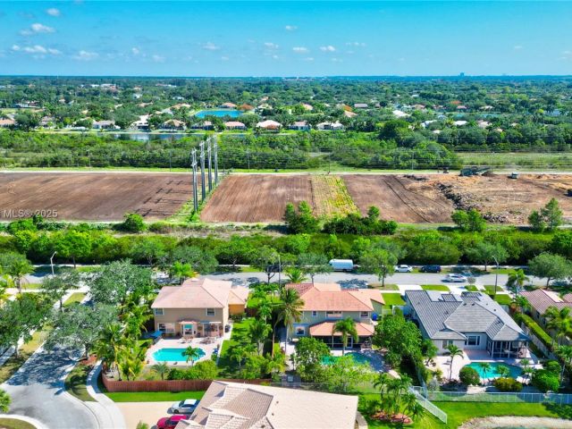 Продажа дома по адресу 16372 Segovia Cir N - фото 6078145