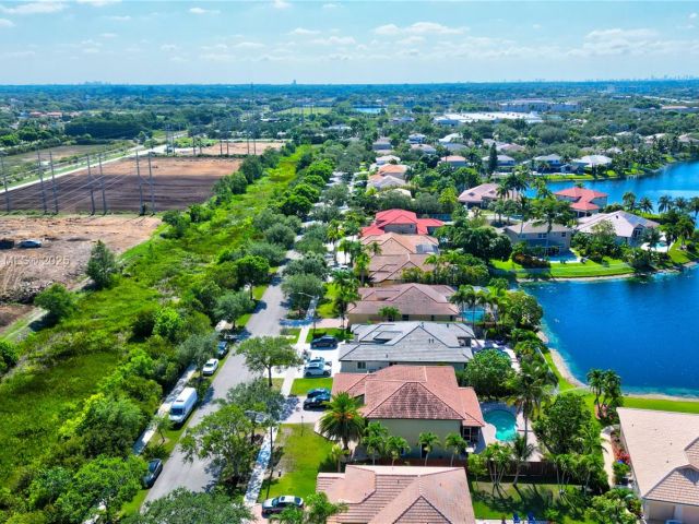 Продажа дома по адресу 16372 Segovia Cir N - фото 6078147