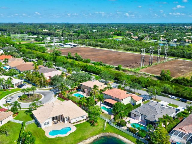 Продажа дома по адресу 16372 Segovia Cir N - фото 6078150