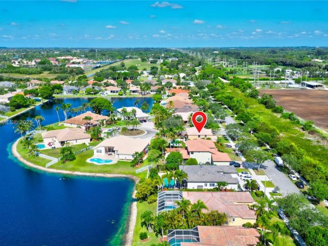 Продажа дома по адресу 16372 Segovia Cir N - фото 6078151