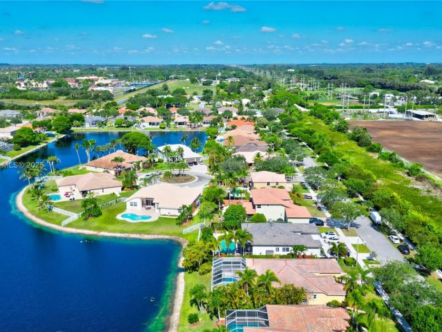 Продажа дома по адресу 16372 Segovia Cir N - фото 6078153