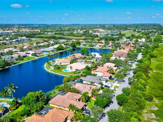 Продажа дома по адресу 16372 Segovia Cir N - фото 6078154