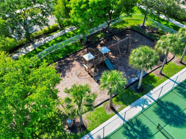 Продажа дома по адресу 16372 Segovia Cir N - фото 6078157