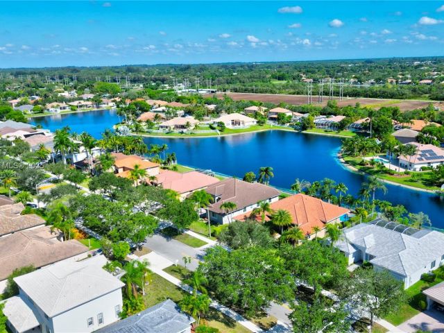 Продажа дома по адресу 16372 Segovia Cir N - фото 6078159