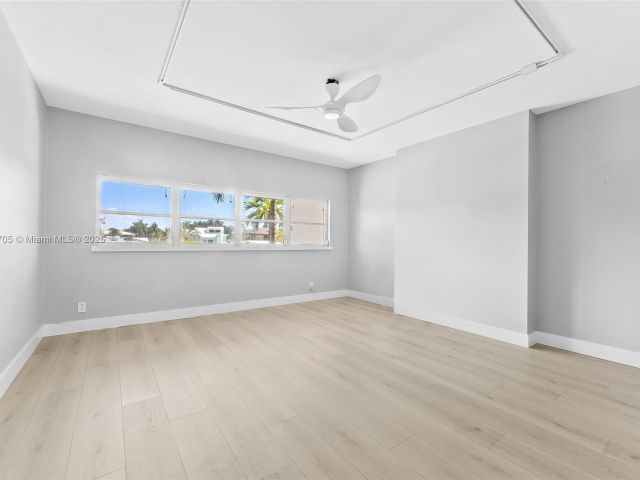 Продажа дома по адресу 2719 NE 15th St 3 - фото 6047837