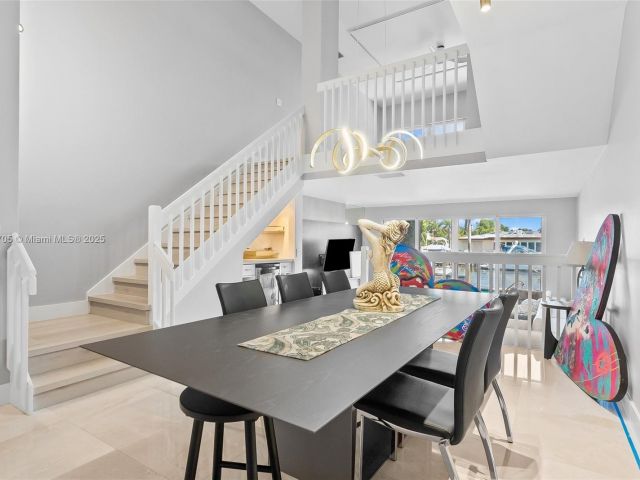 Продажа дома по адресу 2719 NE 15th St 3 - фото 6047838