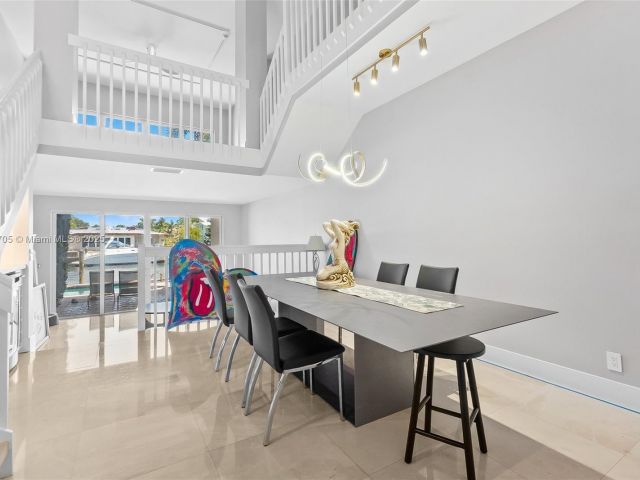 Продажа дома по адресу 2719 NE 15th St 3 - фото 6047839