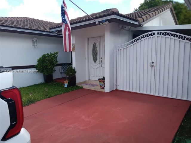 Продажа дома по адресу 5673 SW 149th Ave - фото 6043429