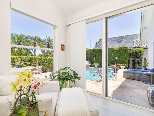 Продажа дома по адресу 8270 Bob O Link Drive - фото 6053191