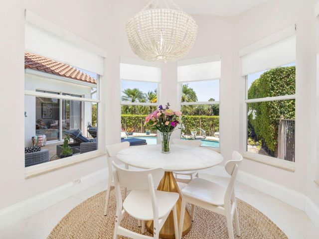 Продажа дома по адресу 8270 Bob O Link Drive - фото 6053196