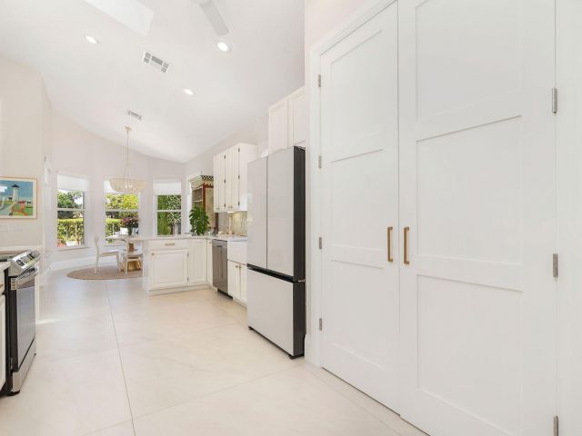 Продажа дома по адресу 8270 Bob O Link Drive - фото 6053198