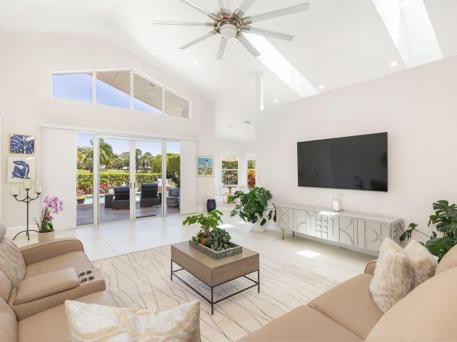 Продажа дома по адресу 8270 Bob O Link Drive - фото 6053202