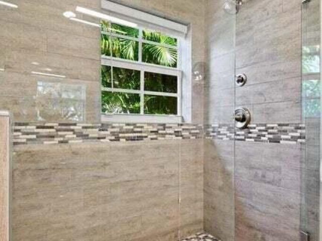 Дом в аренду по адресу 221 NW 18th Street - фото 6057861