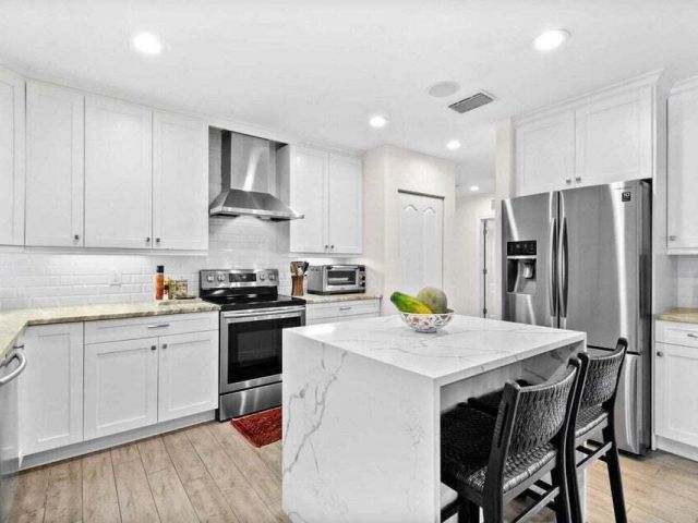 Дом в аренду по адресу 221 NW 18th Street - фото 6057869