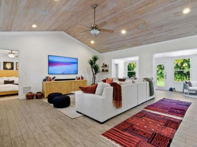 Дом в аренду по адресу 221 NW 18th Street - фото 6057872