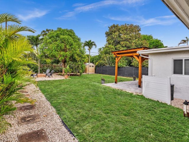 Продажа дома по адресу 1617 NW 7th Avenue - фото 6045310